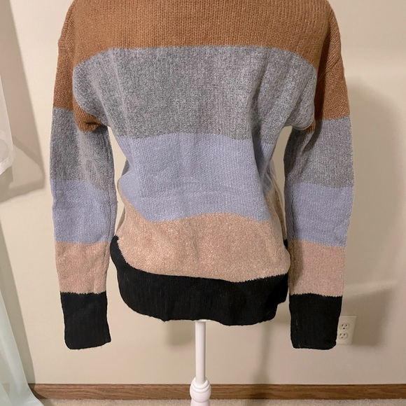 Colorblock Sweater - Picture 2 of 3